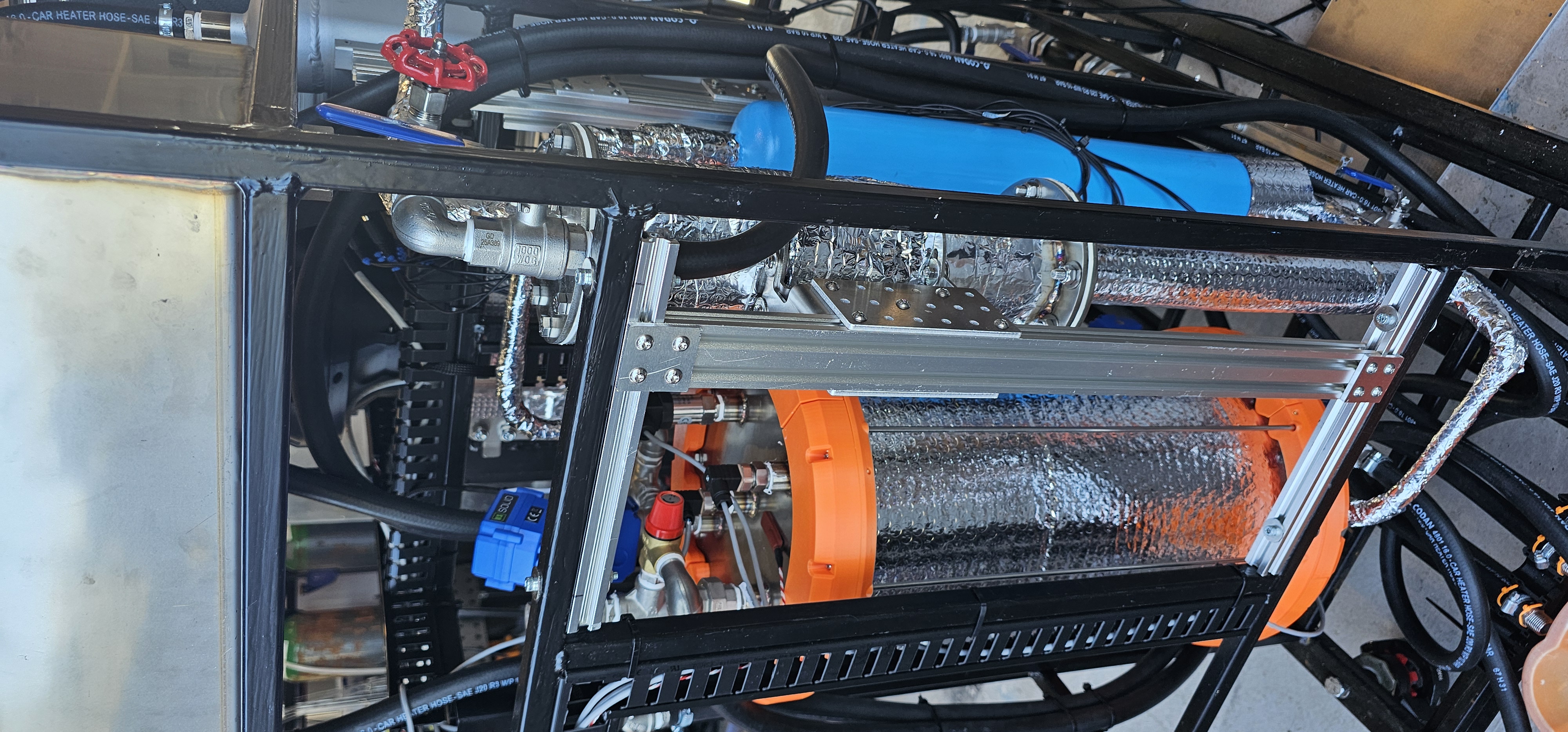 Piping, vessel and instrumentation inside the Air View Engineering prototype